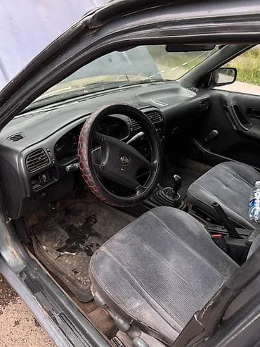 морнинг диска: Nissan Sunny: 1993 г., 1.6 л, Механика, Бензин, Седан — 4