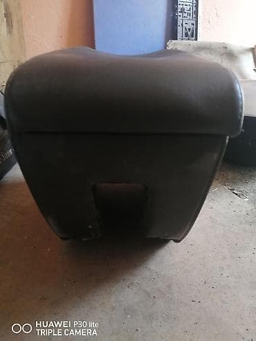 салон на авто: Подлокотник Skoda, цвет - Черный, Б/у — 1