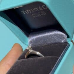 бриллиантовые комплекты фото и цены: КОЛЬЦО С БРИЛЛИАНТОМ TIFFANY & CO 0,18 CT. GRP10862 $1800 — 2