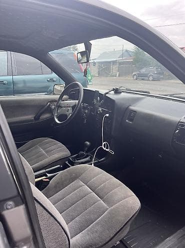 Volkswagen Passat: 1988 г., 1.8 л, Механика, Газ, Универсал — 4