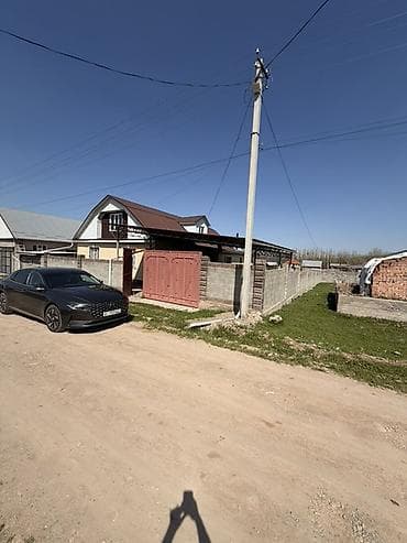 сдаю дом на длительный срок: Продается жилой дом с участком. - Дом капитальный, 1,5–2 этажа, фасад — 1