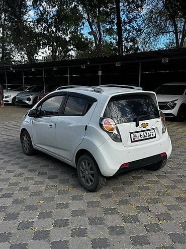 Chevrolet Spark: 2010 г., 1 л, Автомат, Бензин, Хэтчбэк — 3