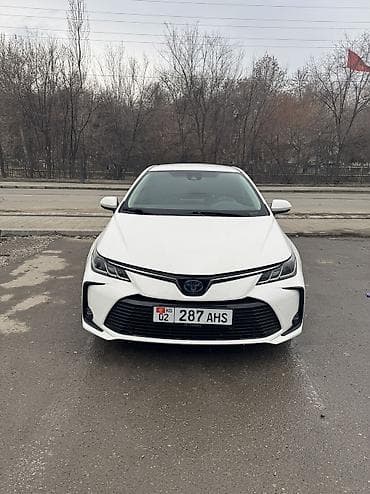 Toyota: Toyota Corolla: 2021 г., 1.8 л, Вариатор, Гибрид, Седан — 4
