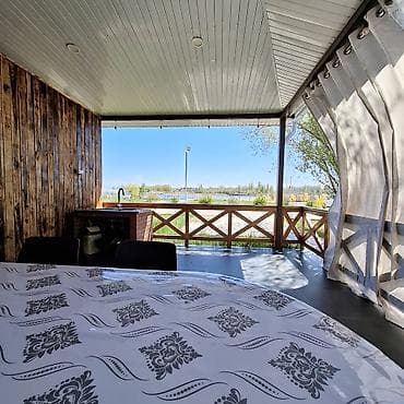 иссык куль коттеджи бостери: Коттедж, Коттедж ЦО Париж, Чок-Тал, Детская площадка, Парковка, стоянка, Охраняемая территория — 3