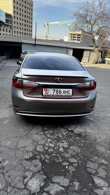 kiv k5: Lexus ES: 2016 г., 2.5 л, Гибрид — 4