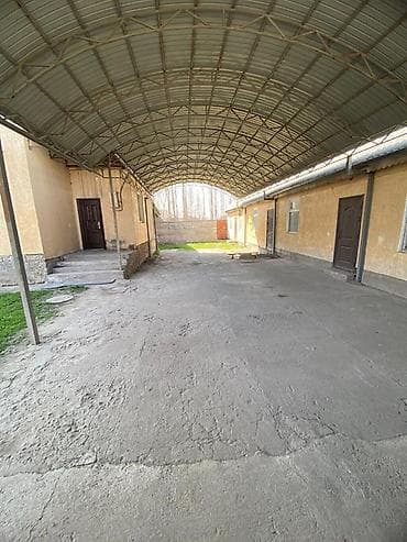 Продается частный дом с просторным двором и навесом. Основные