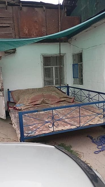 🏡 **Продается дом в р-не Кызыл-Аскер!** 🛏️ 3 комнаты 📐 80 м² 🌳 4 — 2