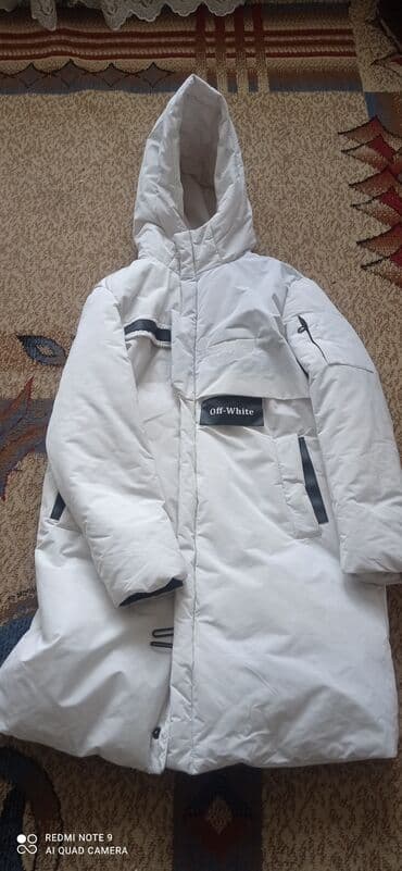 Плащи: Белая зимняя куртка покупал в москве хорошего качества — 1