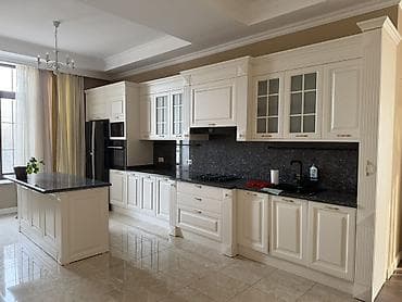 белый стол со стульями: Комплект для ванной комнаты,двери натуральное дерево дуб и кухонный — 6