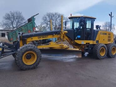 АРЕНДА Автогрейдер XCMG GR1905T жёлтого цвета. Модель оснащена отвалом