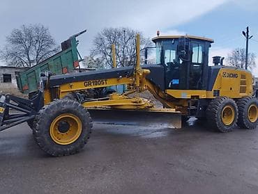 тракторный фреза: АРЕНДА Автогрейдер XCMG GR1905T жёлтого цвета. Модель оснащена отвалом — 1
