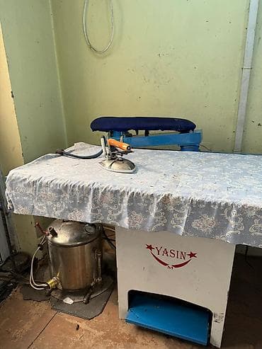 Бытовая техника: Продаётся Швейные Машинки и УТЮГ со столом со всем комплектом! — 2