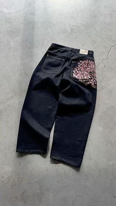 Курткалар: Джинсы из плотного темно‑индигового денима с вышивкой сакуры. - — 2