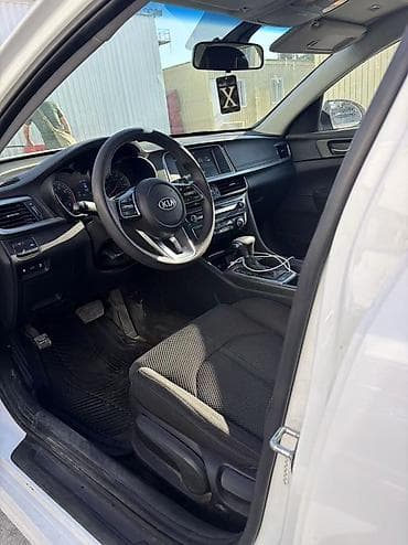 chevrolet comaro: Kia Optima: 2019 г. — 3