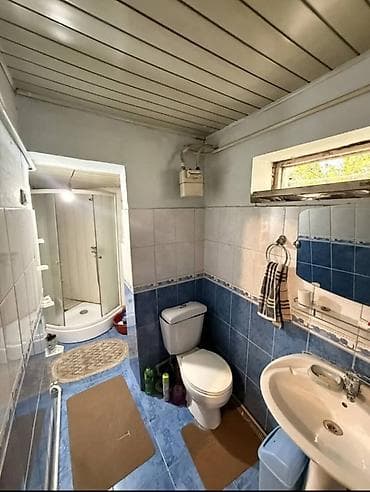 ошский рынак: 🏡 Продаётся просторный дом 📍 Район Ош базар Срочная продажа! • 🛏 — 7