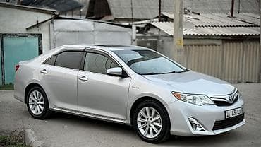 Toyota Camry: 2012 г., 2.5 л, Вариатор, Гибрид, Седан at lalafo.kg Toyota Camry: 2012 г., 2.5 л, Вариатор, Гибрид, Седан