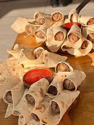 шашлык мясо: Ассорти кавказских блюд и закусок на мангале - Люля-кебаб в лаваше — 1
