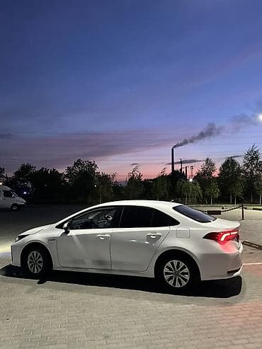 mini kuper: Toyota Corolla: 2019 г., 1.8 л, Вариатор, Гибрид, Седан — 3