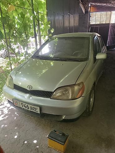 Toyota Echo: 2001 г., 1.5 л, Механика, Бензин, Седан — 1