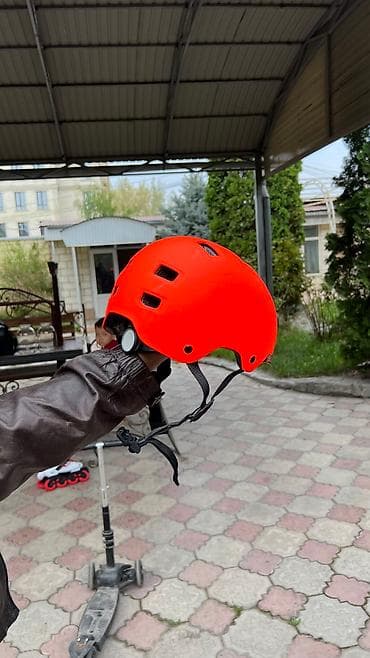 Спорт жана хобби: Ролики фирмы Oxelo, 36-37 размеров. катались 2-3 разв, потом — 8