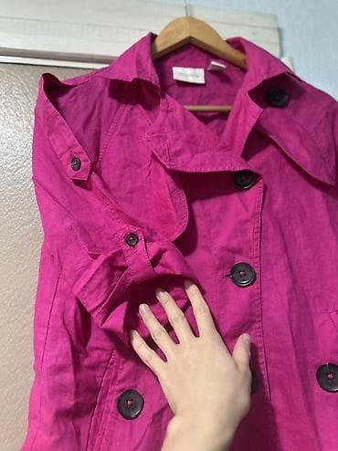 second hand: Яркий короткий тренч/жакет цвета фуксия. Особенности: - Двубортная — 3