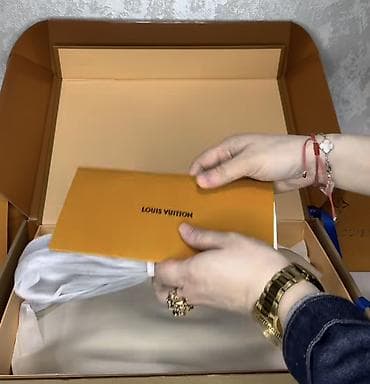 Личные вещи: Сумка Louis Vuitton 30 см 
Канва кожа 
Новый — 10