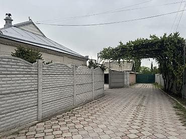 токмок лайф: Продаётся благоустроенный дом в центре Беловодского, тихая тупиковая — 1