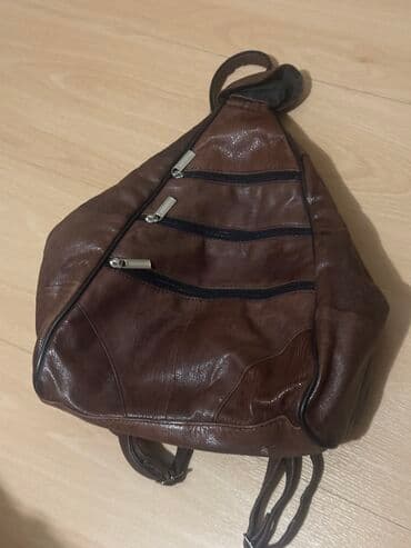 Продам кожаные рюкзаки. В хорошем состоянии. Коричневая-1000сом, синяя