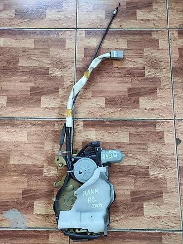 Toyota Raum 2004 центральный замок дверной, Тойота Раум 2004 дверной