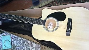 гитары: Акустические гитары форм‑фактора дредноут с вырезом. Особенности: - 6 — 2