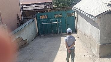Продаётся частный дом с двором и садовой зоной. Описание: -