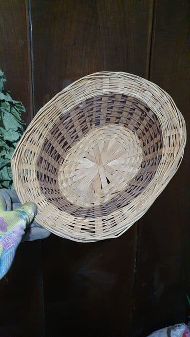 маленький чайник: Продаю вазыбутыль 20литров самовар электичесий, корзинки — 2