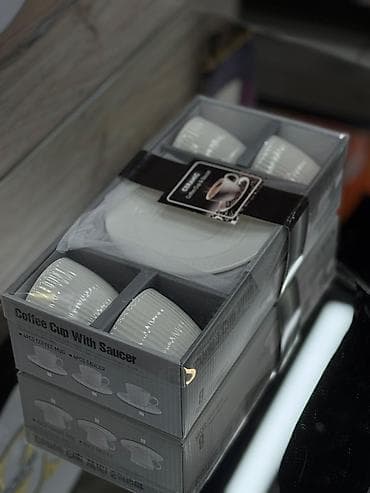 белые кружки: Набор керамических кофейных чашек с блюдцами. - Материал: керамика. - — 2