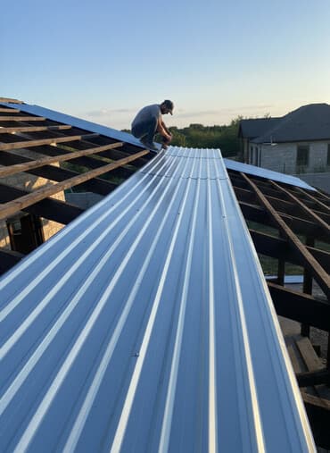 Профнастил (гофрированный металлический лист) для кровли и фасадов. -