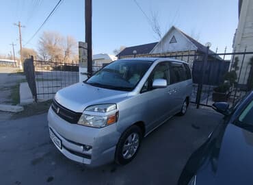 Toyota Voxy: 2004 г., Автомат, Бензин, Минивэн