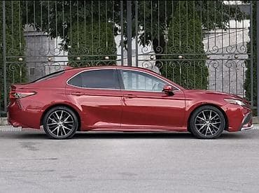 Транспорт: Toyota Camry: 2021 г., Бензин, Седан — 4
