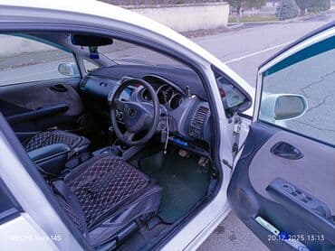 ход: Honda Fit (правый руль), салон и оснащение - Руль справа — 7