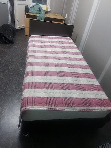 bunk bed: 4 мкр дом 4а Полутрка кровать с матрасом и изголовьем. - Размер — 3