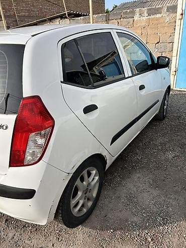 hundai: Hyundai i10: 2009 г., 1 л, Механика, Бензин, Хэтчбэк — 5