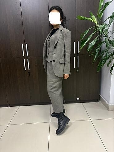 Платья: Продаю костюм тройка 6500 сом. брала в интернете не подошел размер — 2