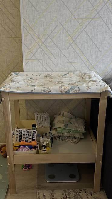 coffee table: Пеленальный стол, Б/у, Дерево — 1