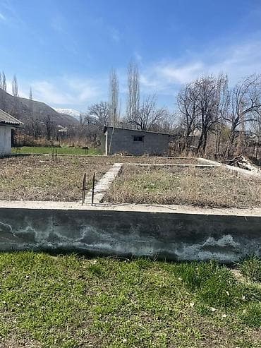 суточный дом в оше: Уй сатылат Бербулак айылы 8 сотых 2 комната времянкасы бар таза Аба — 8