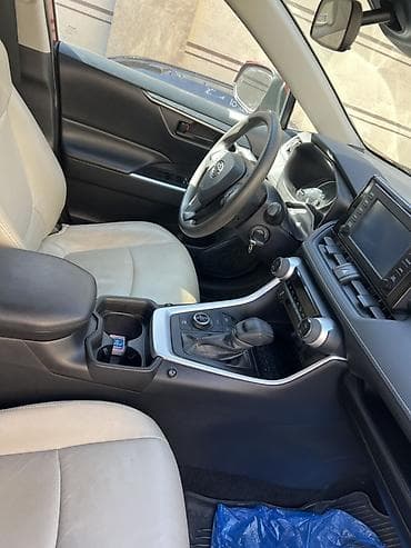 full construction: Toyota RAV4: 2019 г., Автомат, Гибрид, Кроссовер — 1