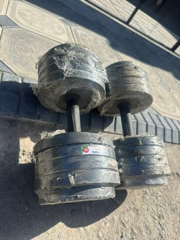 Разборные гантели с металлическими дисками. Подходят для силовых