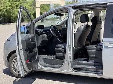 Hyundai Staria: 2021 г., 2.2 л, Автомат, Дизель, Вэн/Минивэн — 10