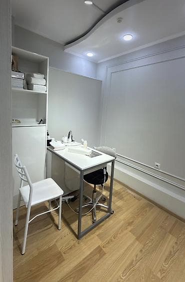 пл: Косметологическая студия 70 м², 3 комнаты, С ремонтом, Частично с оборудованием, Многоэтажное жилое здание, Отдельный вход — 6