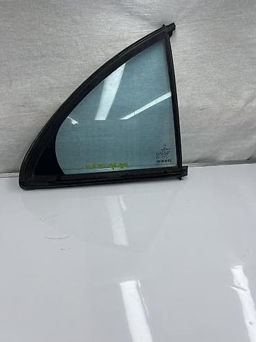 перья: Стекло Переднее правое Mercedes-Benz, 2005 г., Б/у, Оригинал — 2