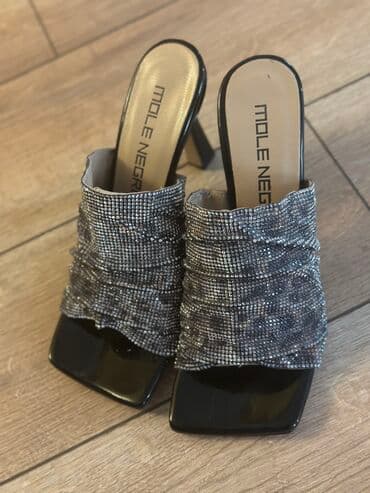 фирменная обувь из италии: Продаю шикарные шлепанцы на каблуках . Производство Турция. Новые — 2