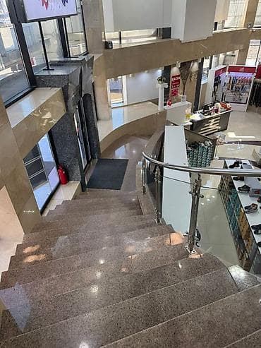 исламский финансовый кооператив: Сдается в аренду 2 этажное помещение по первой линии в центре города ( — 2