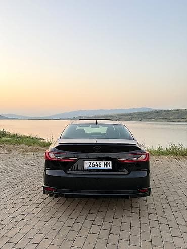 краун 2023: Toyota Camry: 2025 г., 2.5 л, Вариатор, Гибрид, Седан — 4